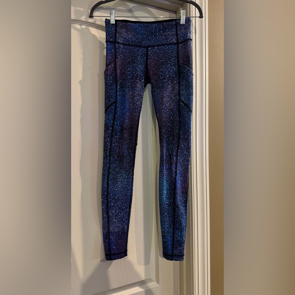 Lululemon size 4 legging with pockets, 28”, good condition